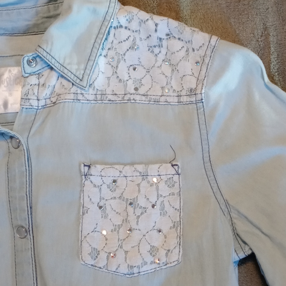 Justice button top